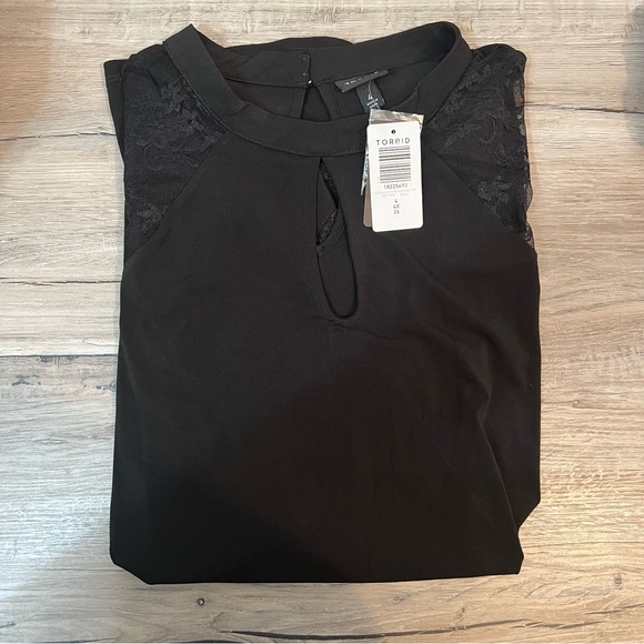 Torrid Studio Crepe Jersey Mock Neck Lace Pieced Keyhole Top Size 4 Black - Picture 9 of 12